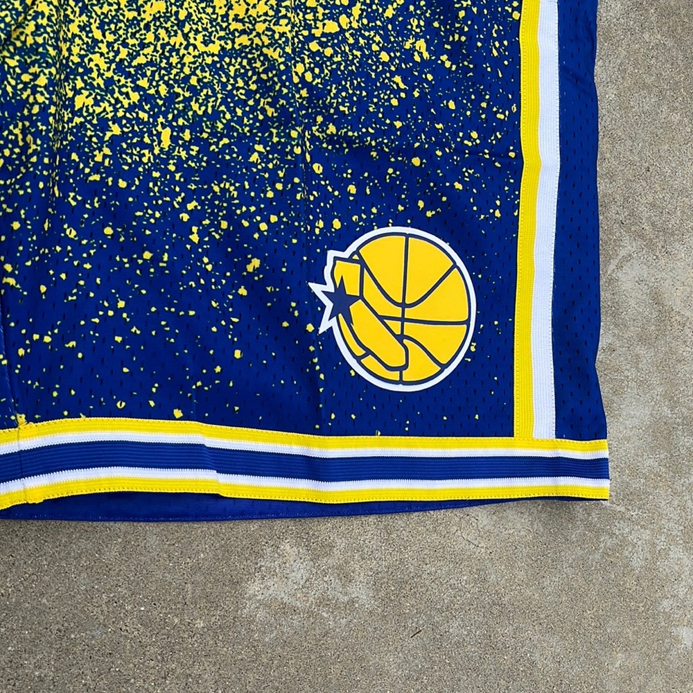 NWT Mitchell & Ness Golden State Warriors 1993 Re-Take Gradient Men’s Shorts - Picture 4 of 4